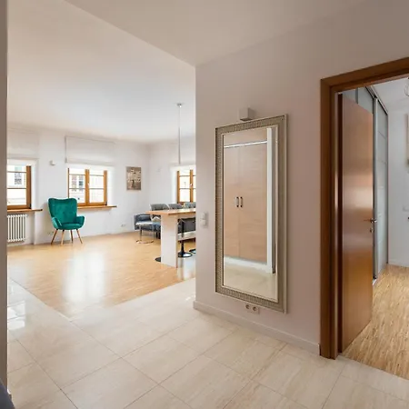 Market Place Homely Apartment Warschau